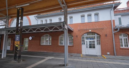 ul. Kolejowa 3, DWORZEC KOLEJOWY (gez) (8)